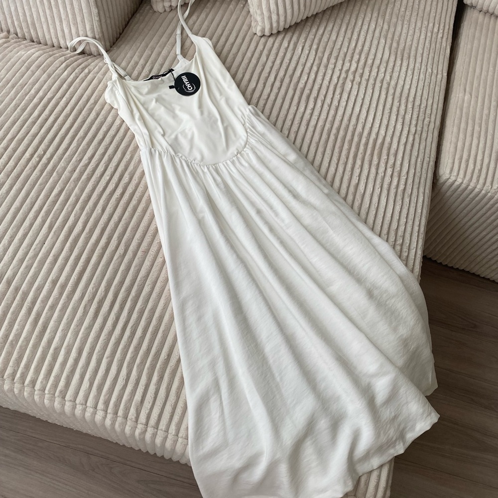 White dress:Brand new w tags / influencer gift / Amazon Women's White Midi Dress